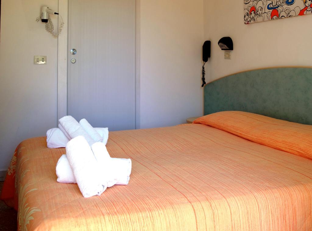 Hotel Lux Cesenatico Exterior foto